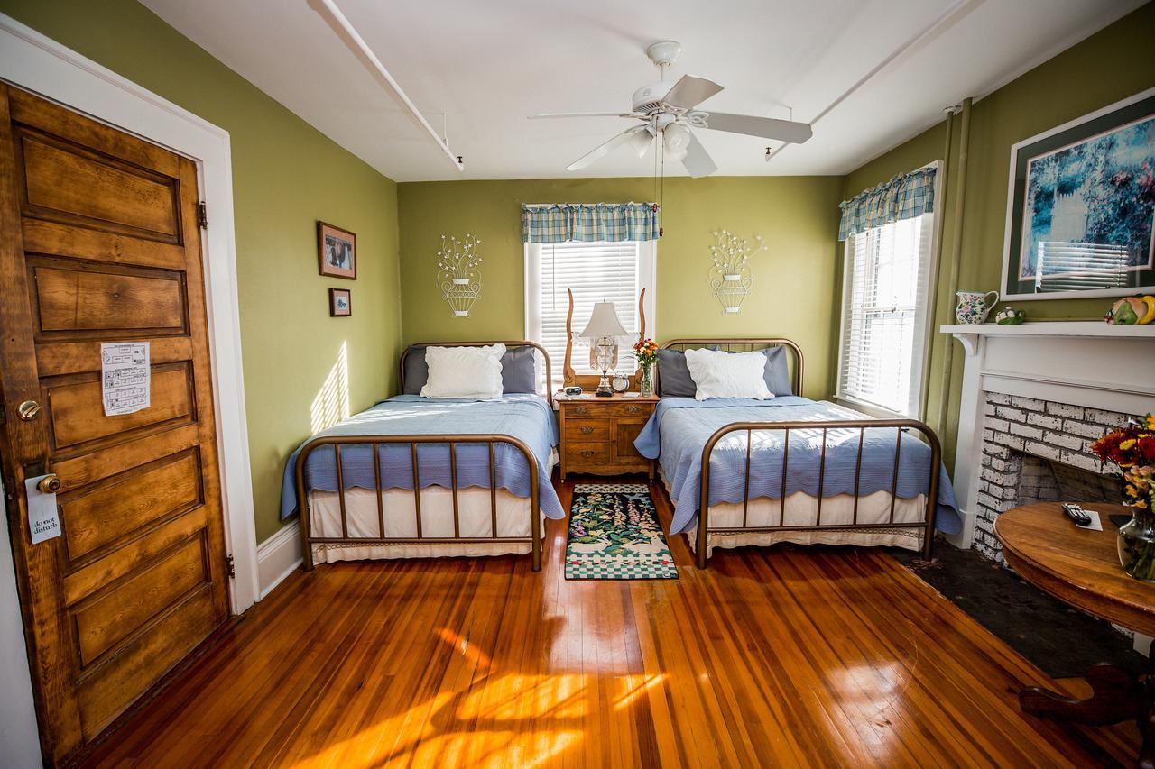 Bed and Breakfast The Henderson Hendersonville Esterno foto